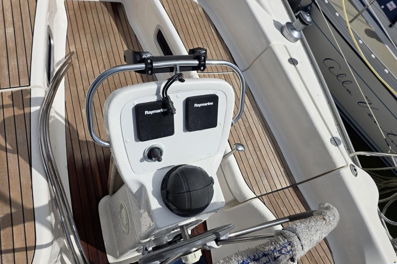 Bavaria 36-3 cabin