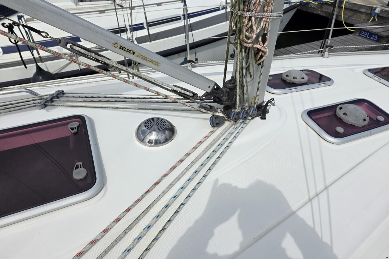 Bavaria 36-3 cabin