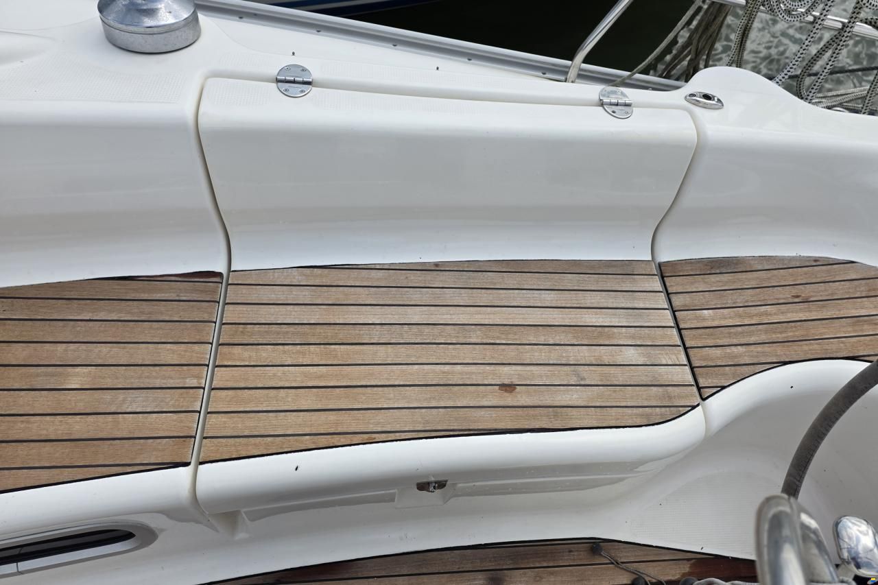 Bavaria 36-3 cabin