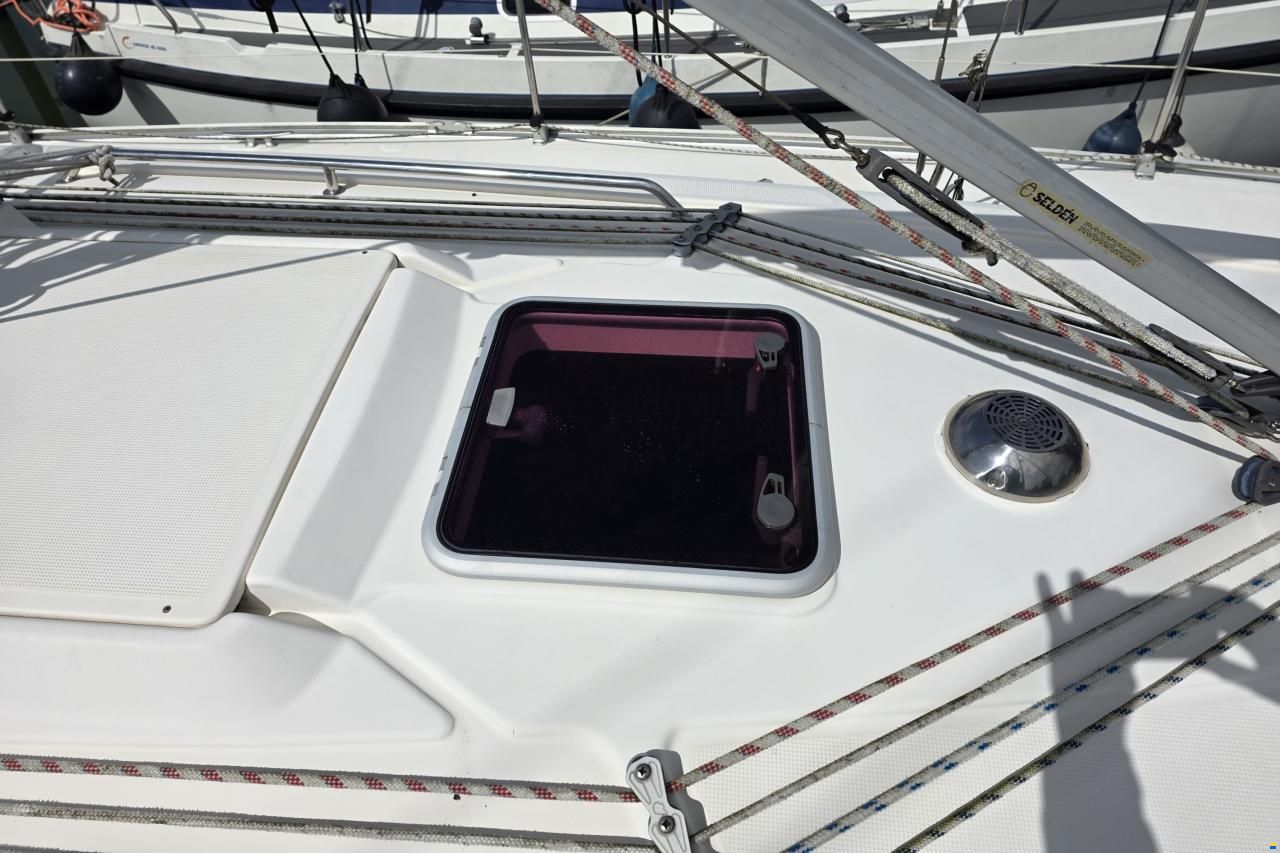 Bavaria 36-3 cabin