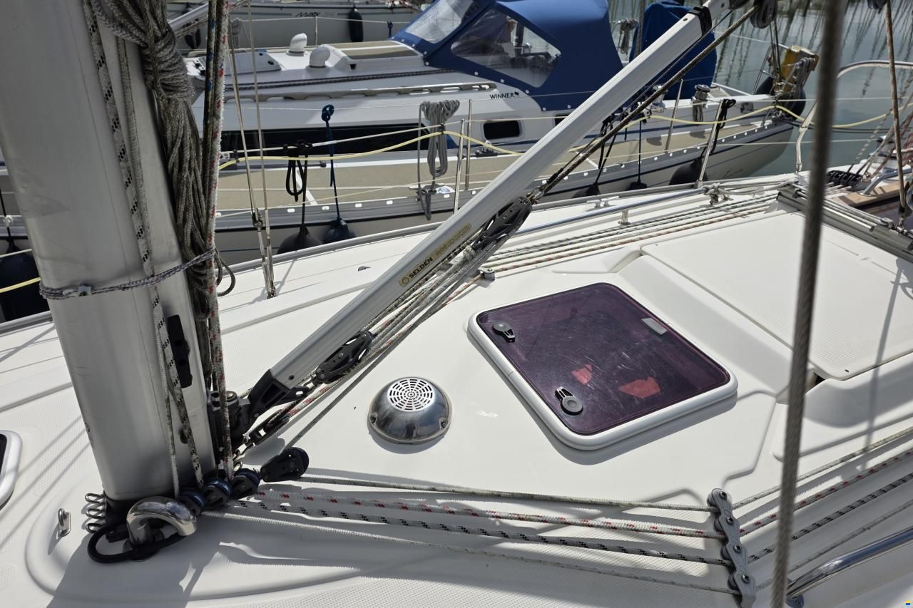 Bavaria 36-3 cabin