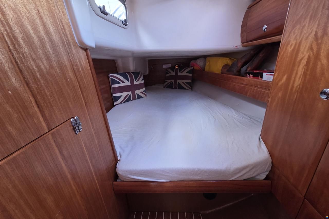 Bavaria 36-3 cabin