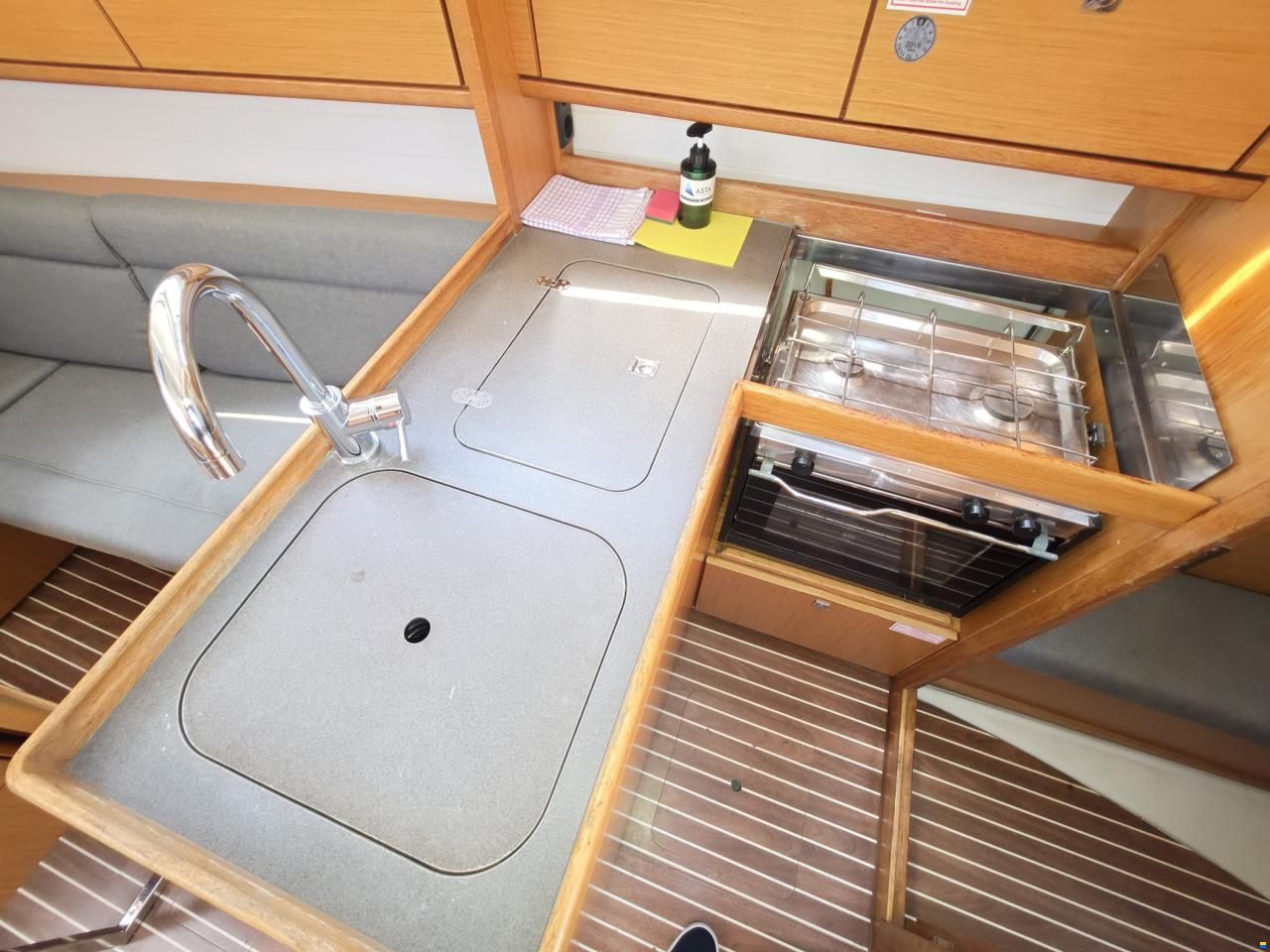Bavaria CRUISER 33