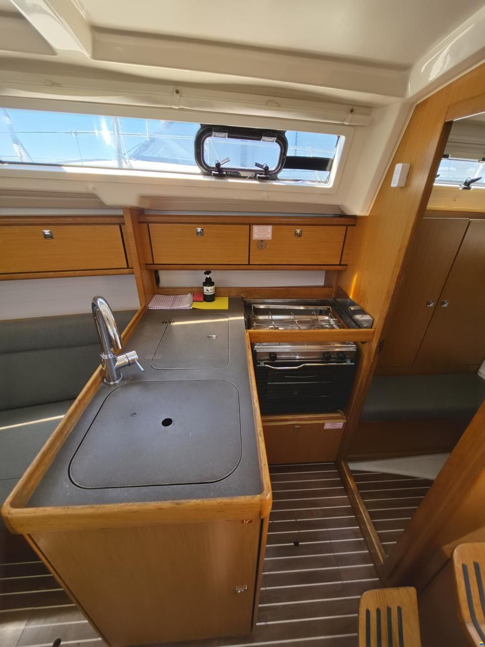 Bavaria CRUISER 33