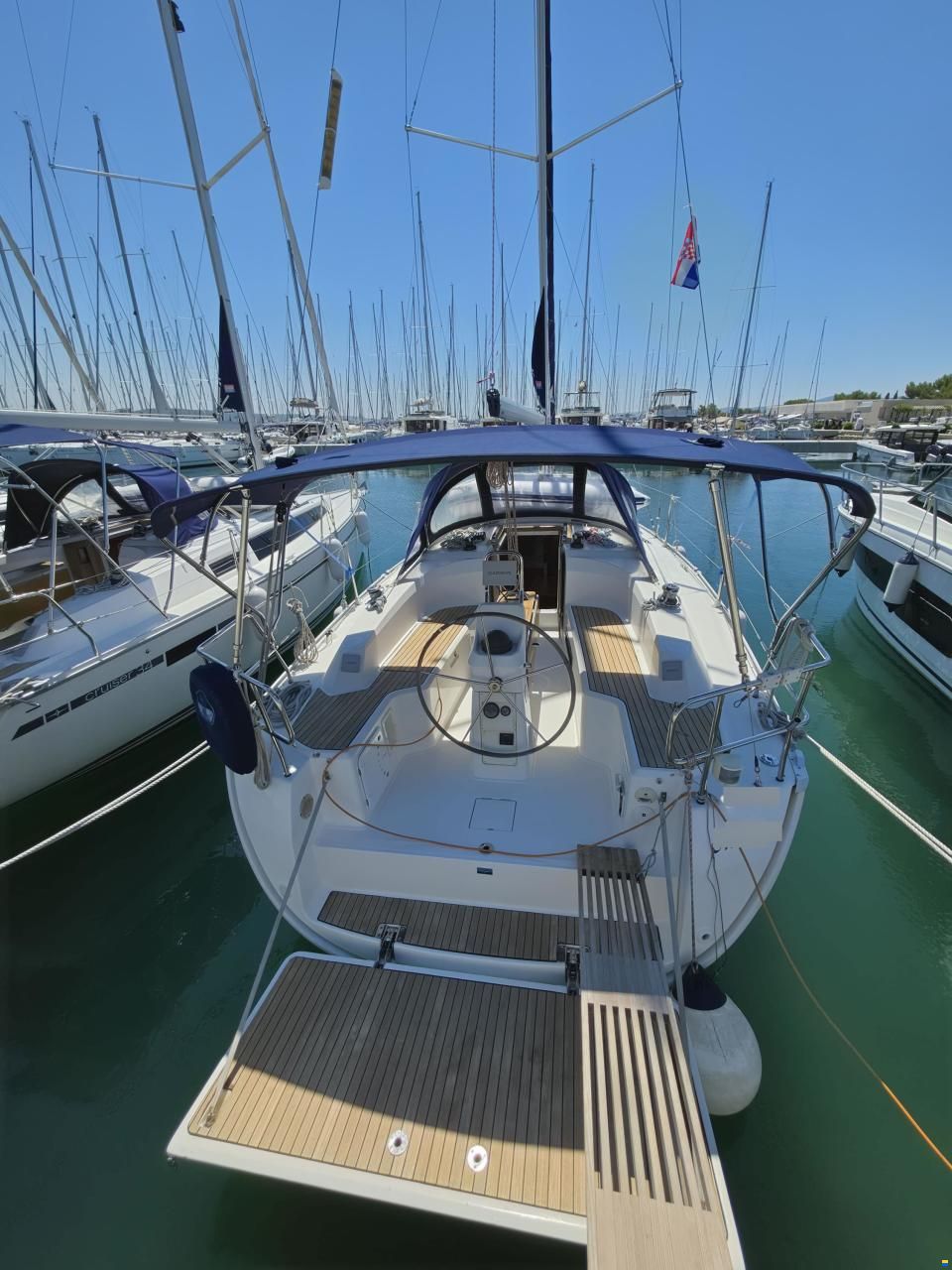 Bavaria CRUISER 33