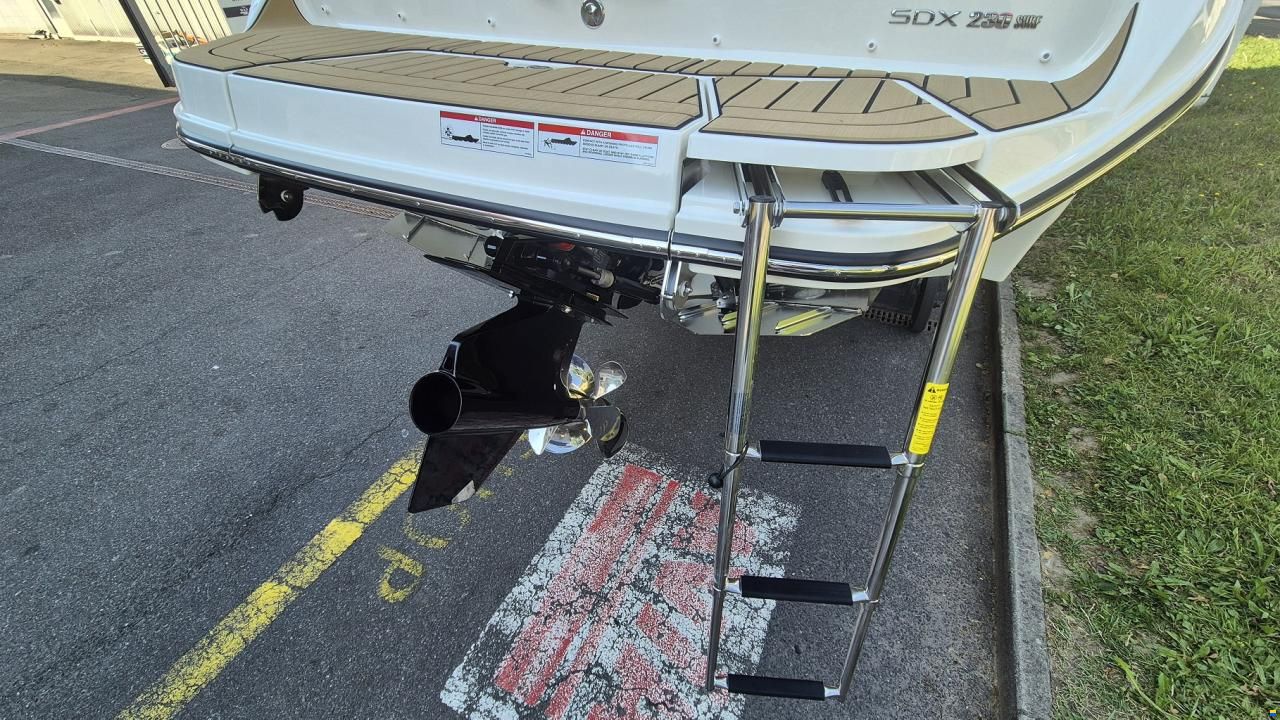Sea Ray SDX 230 Surf