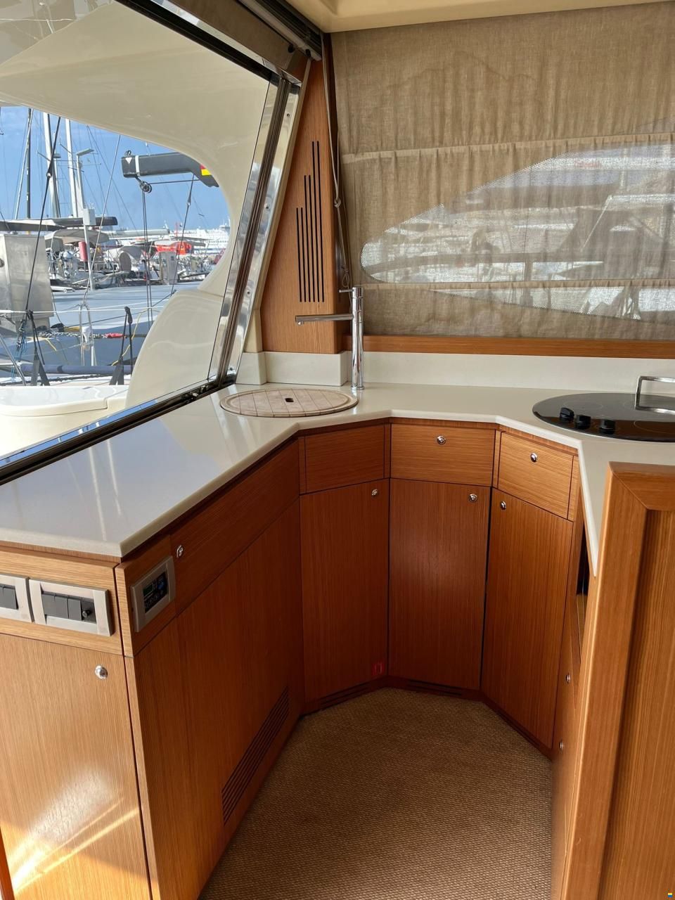 Ferretti 470