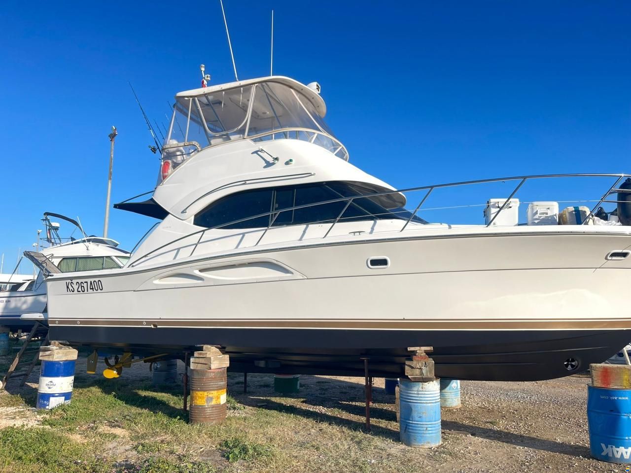 Riviera 37 Flybridge