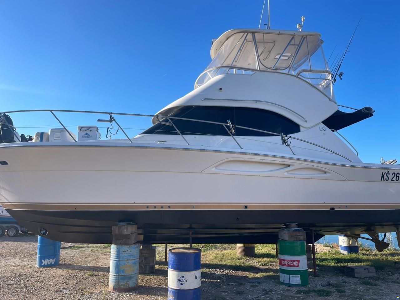 Riviera 37 Flybridge
