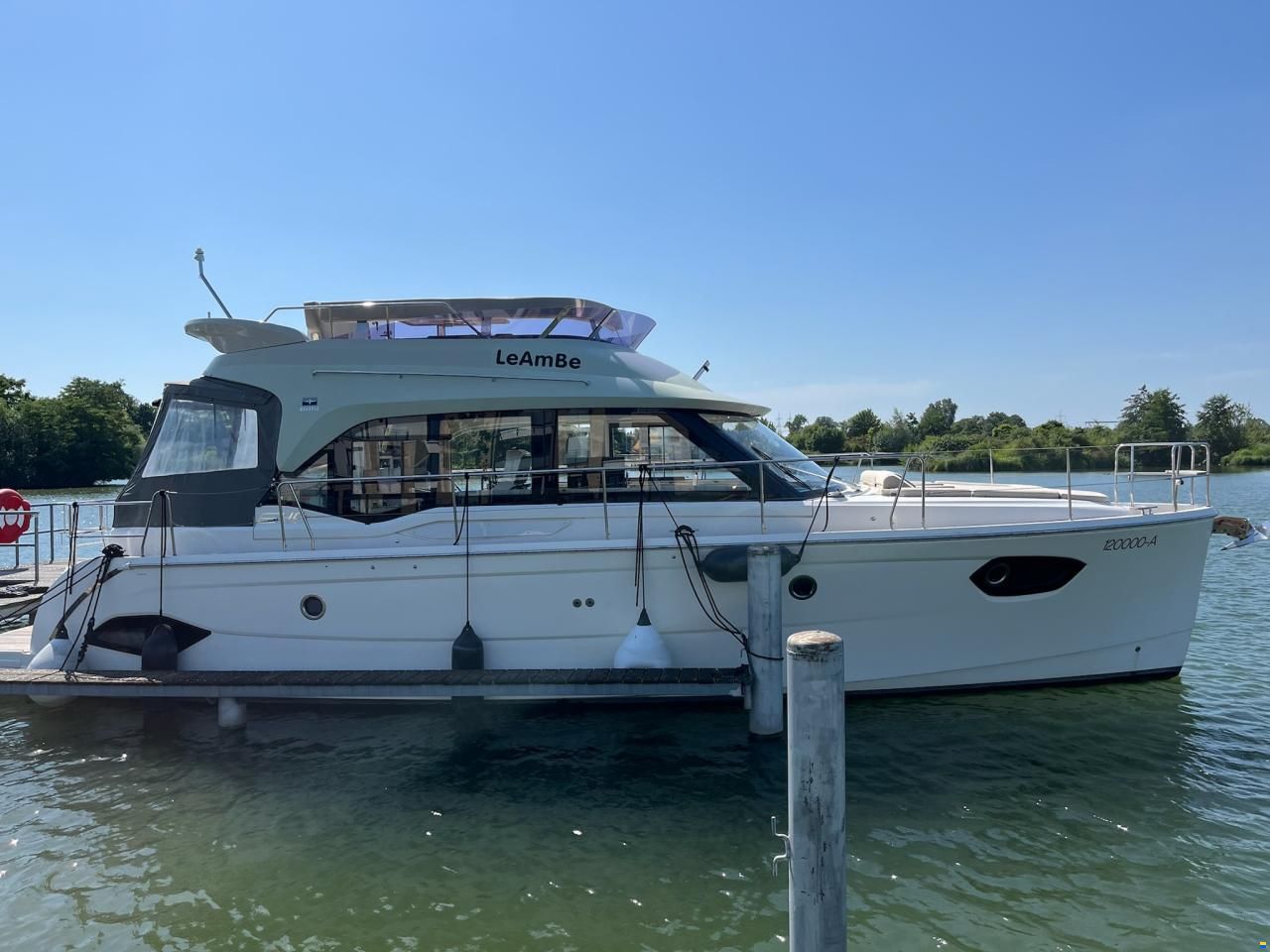 Bavaria E40 Fly
