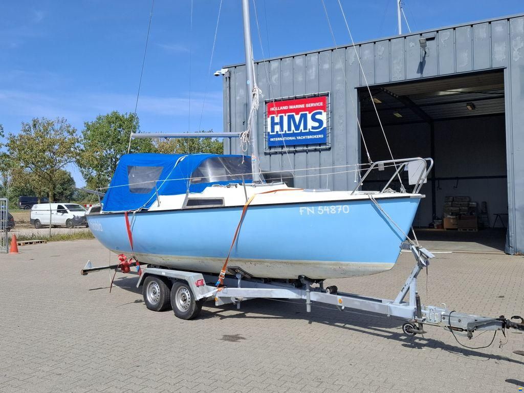 Dufour T7