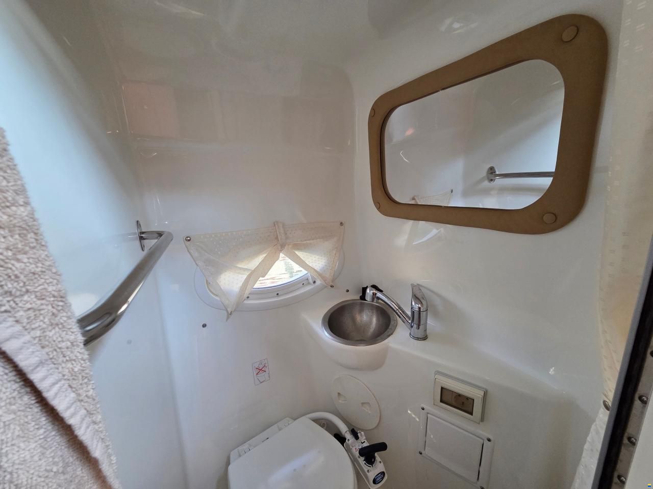 Rinker 260 Express Cruiser