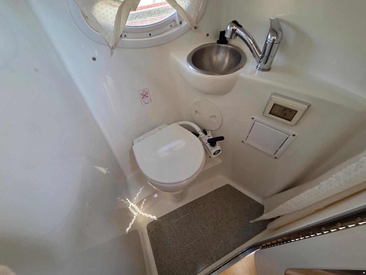 Rinker 260 Express Cruiser