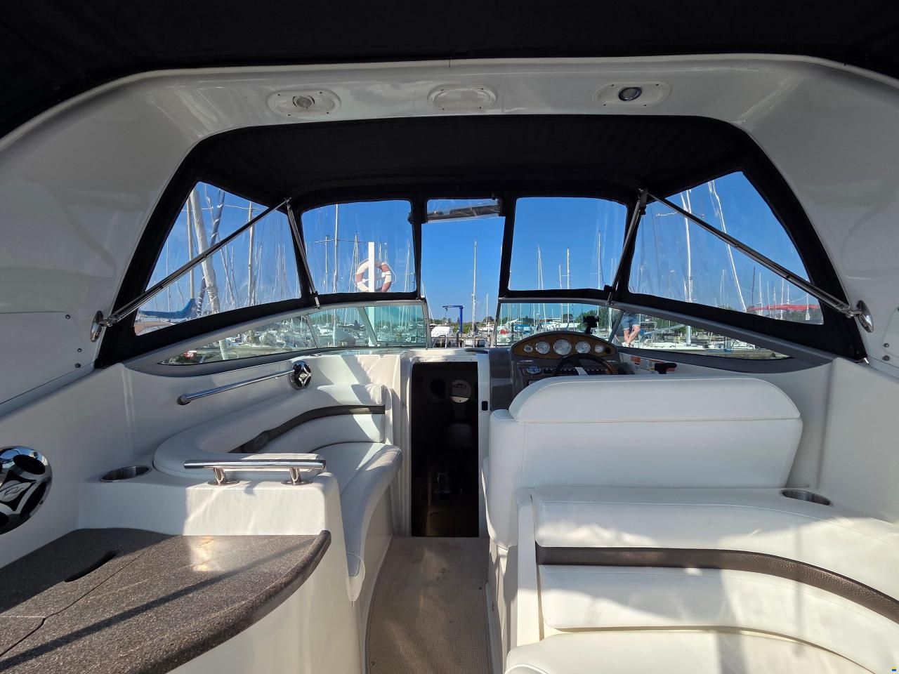 Rinker 260 Express Cruiser