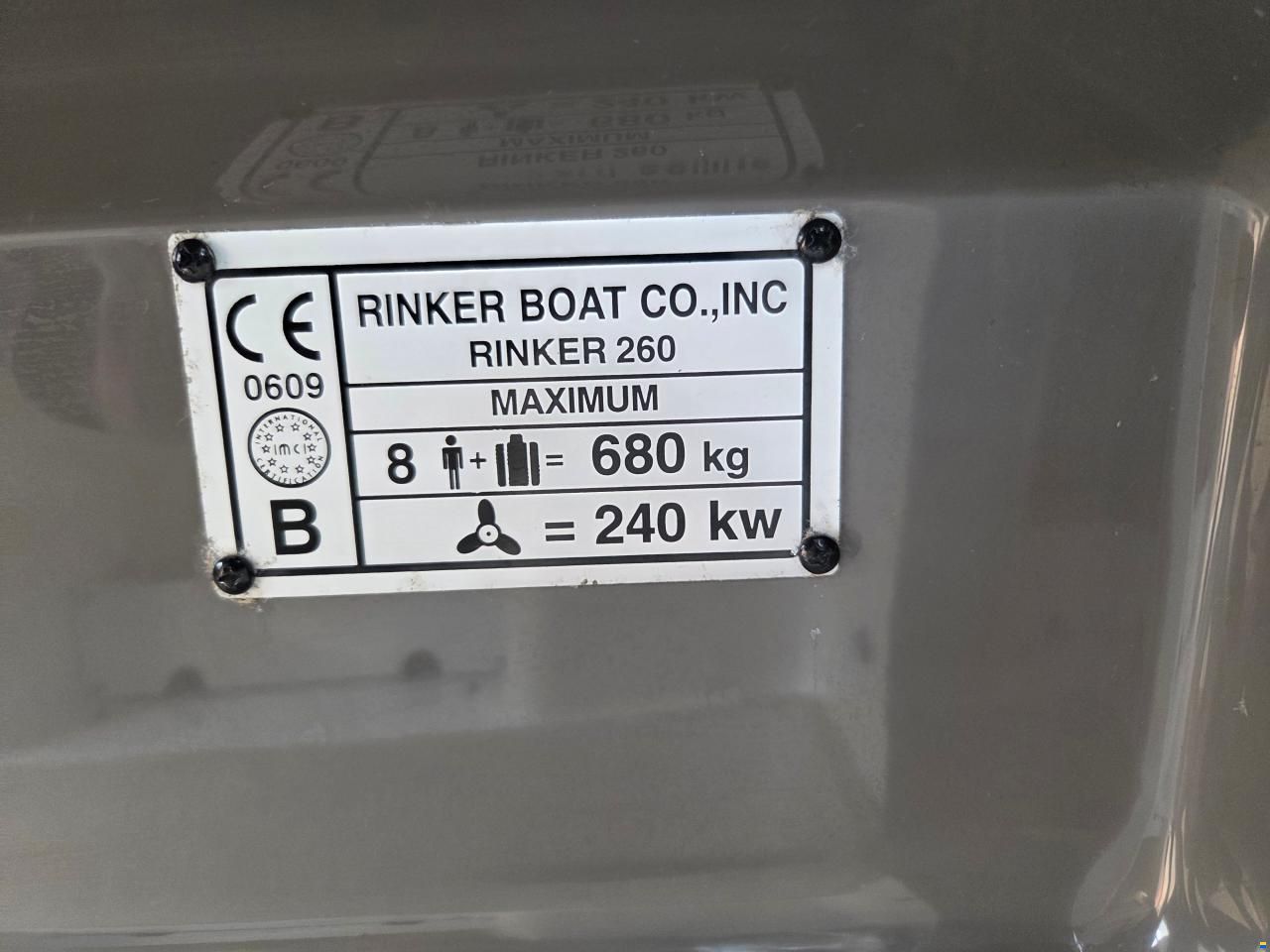 Rinker 260 Express Cruiser