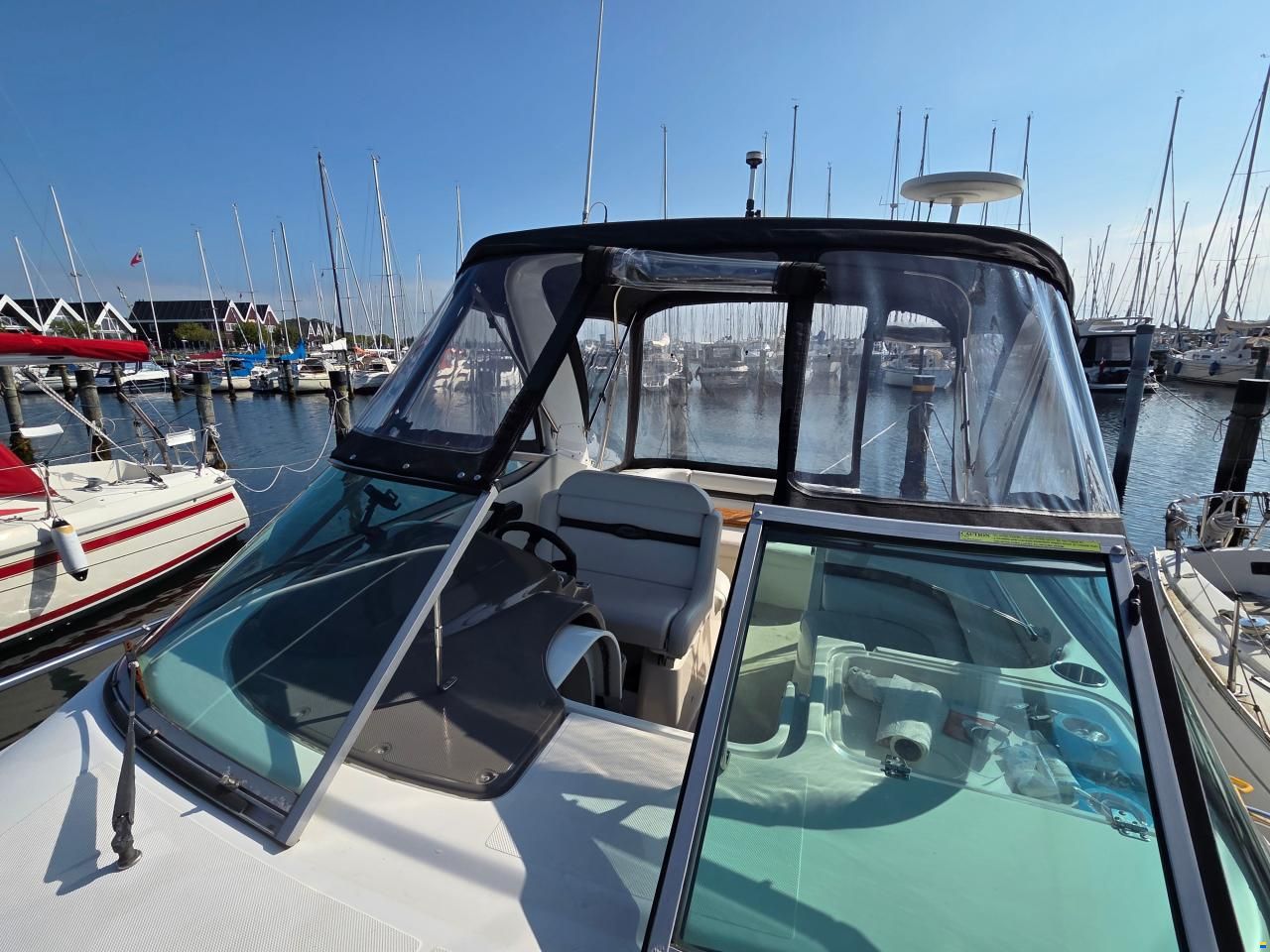 Rinker 260 Express Cruiser
