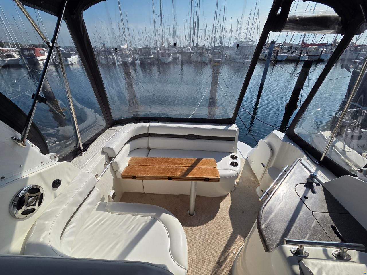 Rinker 260 Express Cruiser