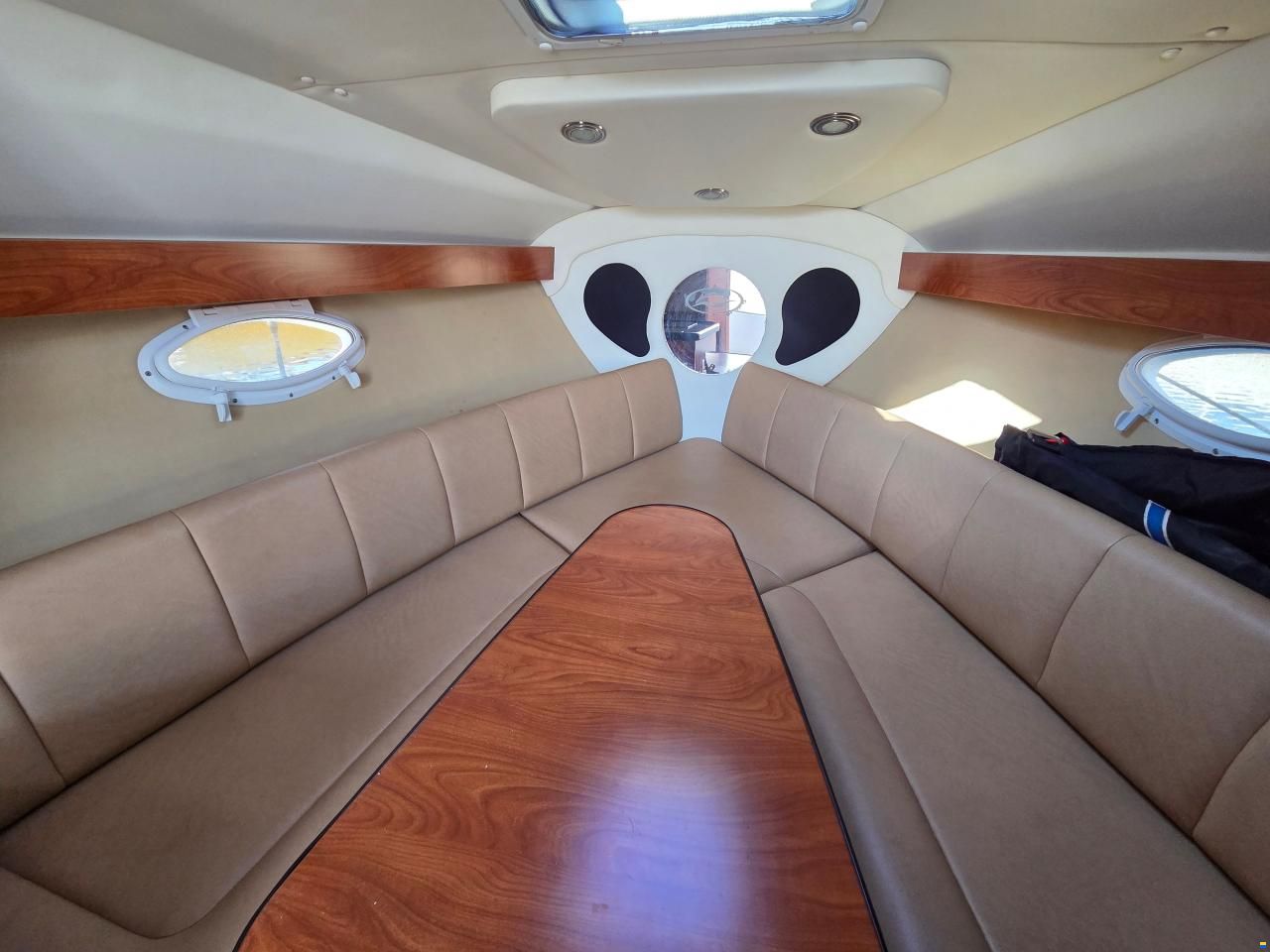 Rinker 260 Express Cruiser