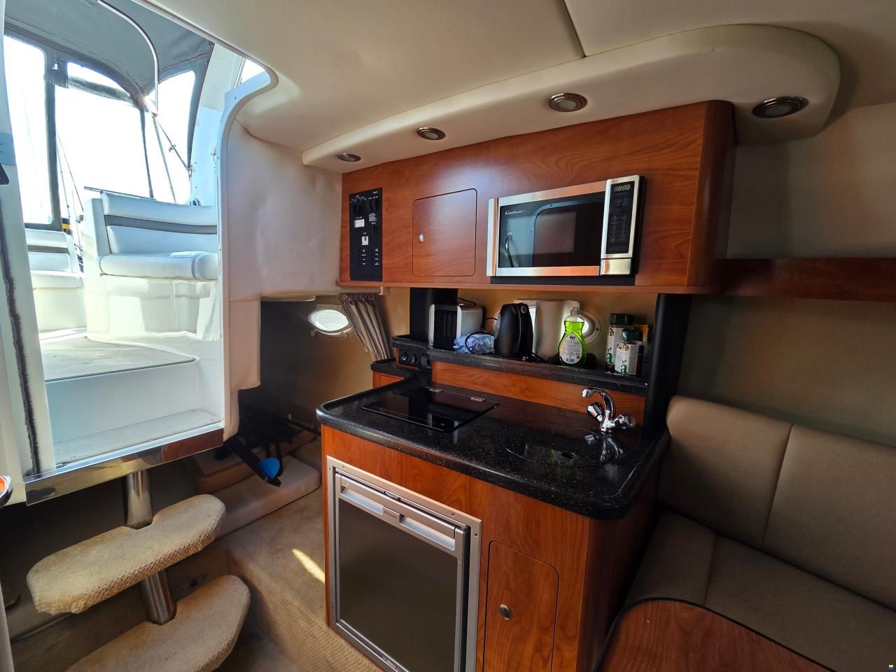 Rinker 260 Express Cruiser