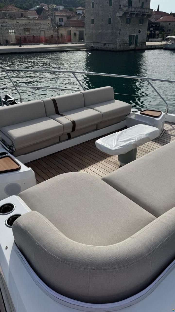 Azimut Fly 62