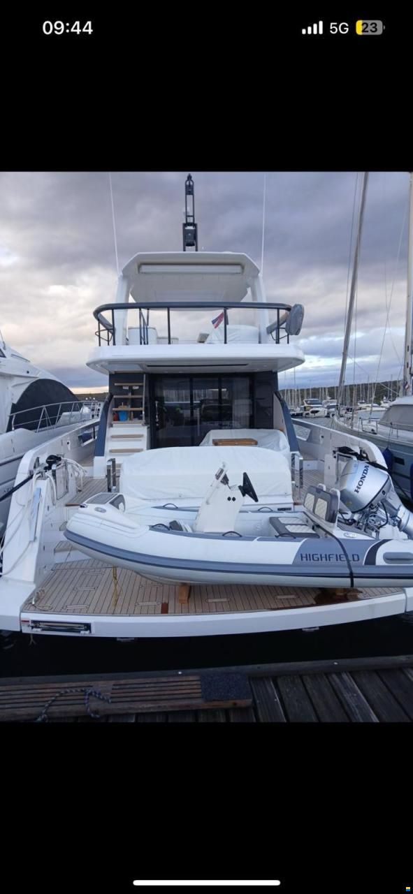 Azimut Fly 62