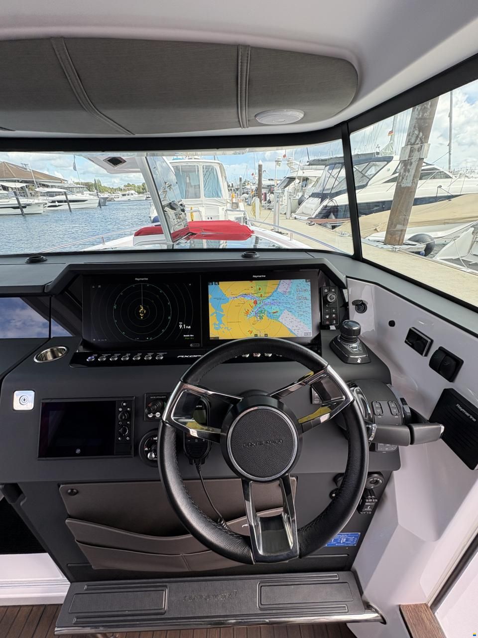 Axopar 37 XC Cross Cabin
