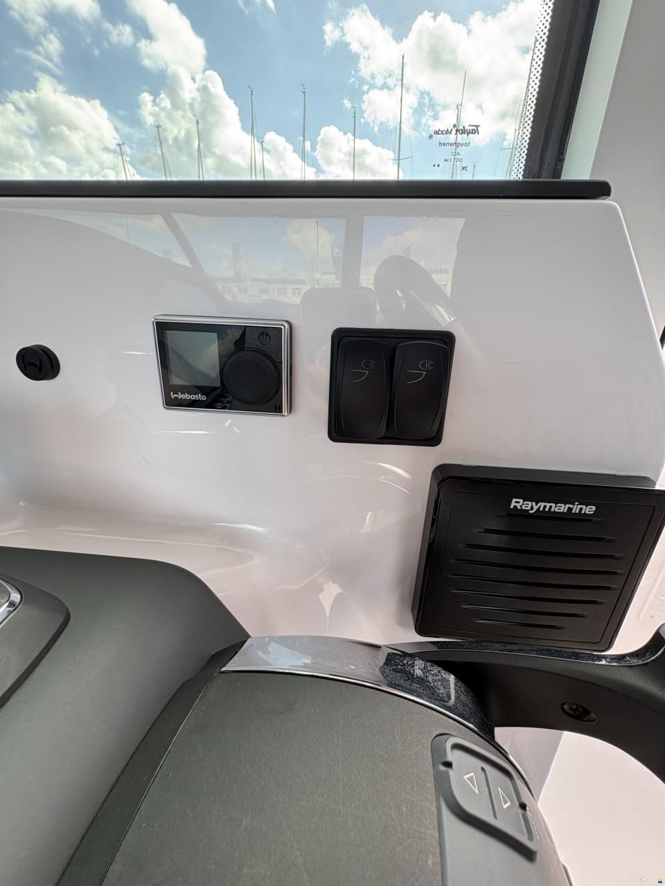 Axopar 37 XC Cross Cabin
