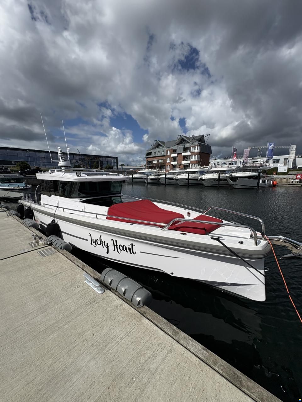 Axopar 37 XC Cross Cabin