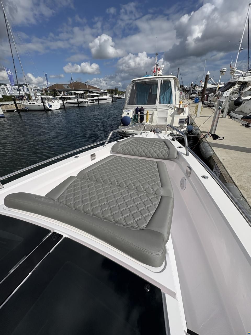 Axopar 37 XC Cross Cabin