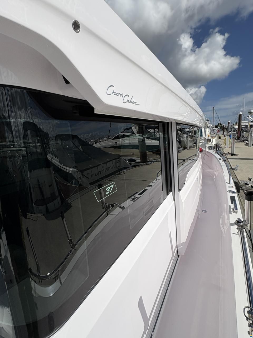 Axopar 37 XC Cross Cabin