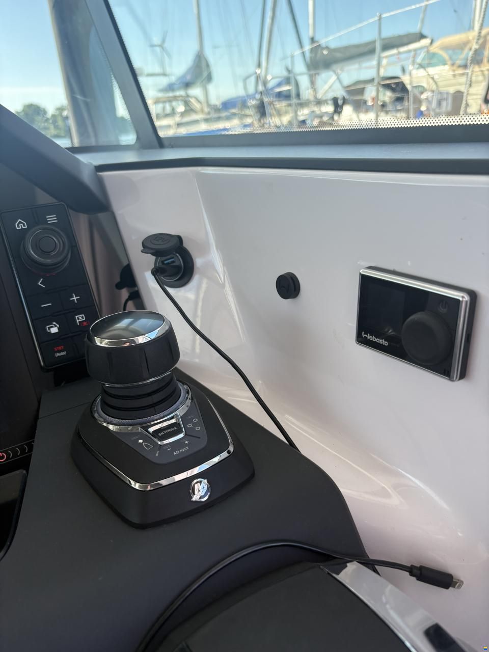 Axopar 37 XC Cross Cabin