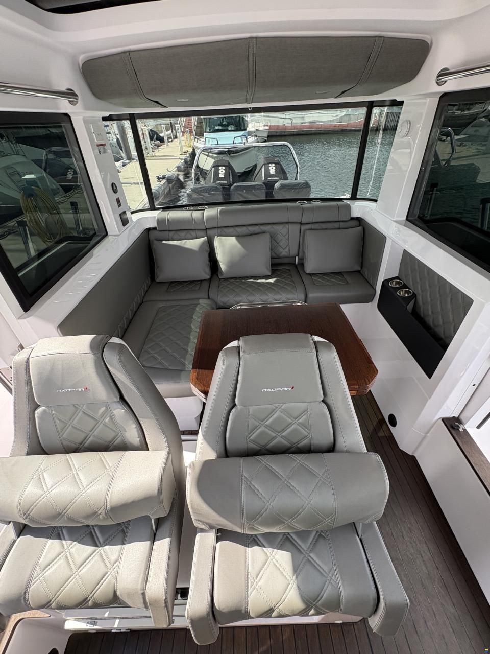Axopar 37 XC Cross Cabin