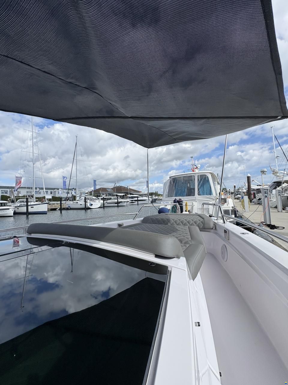 Axopar 37 XC Cross Cabin