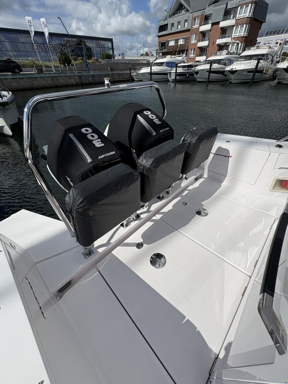 Axopar 37 XC Cross Cabin
