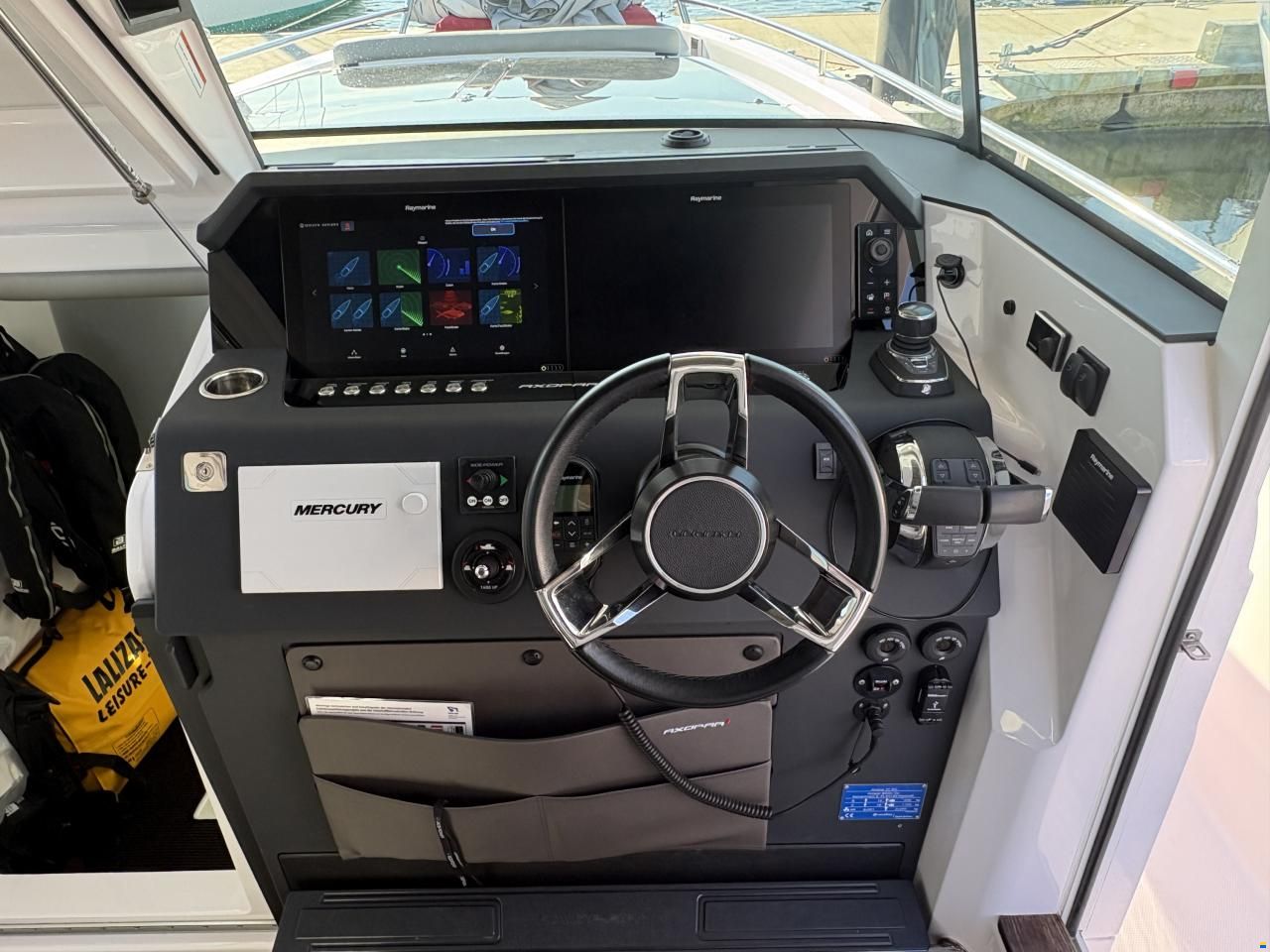 Axopar 37 XC Cross Cabin
