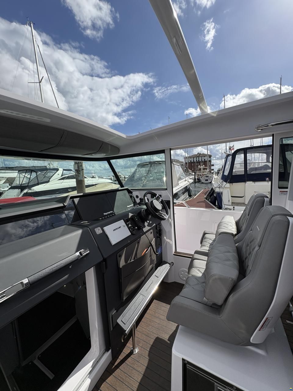 Axopar 37 XC Cross Cabin
