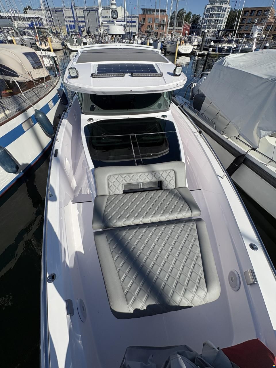 Axopar 37 XC Cross Cabin