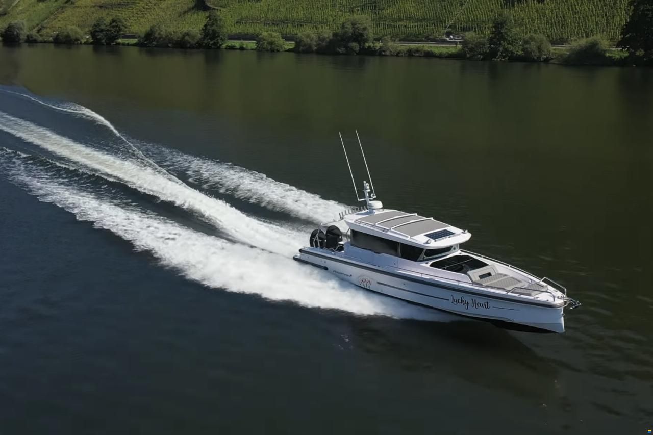 Axopar 37 XC Cross Cabin