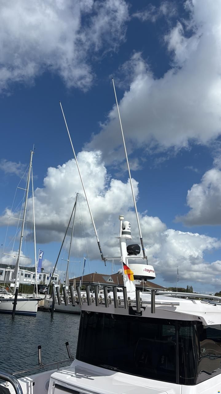 Axopar 37 XC Cross Cabin