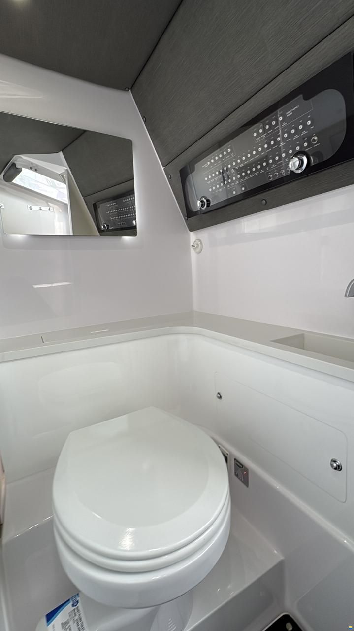 Axopar 37 XC Cross Cabin