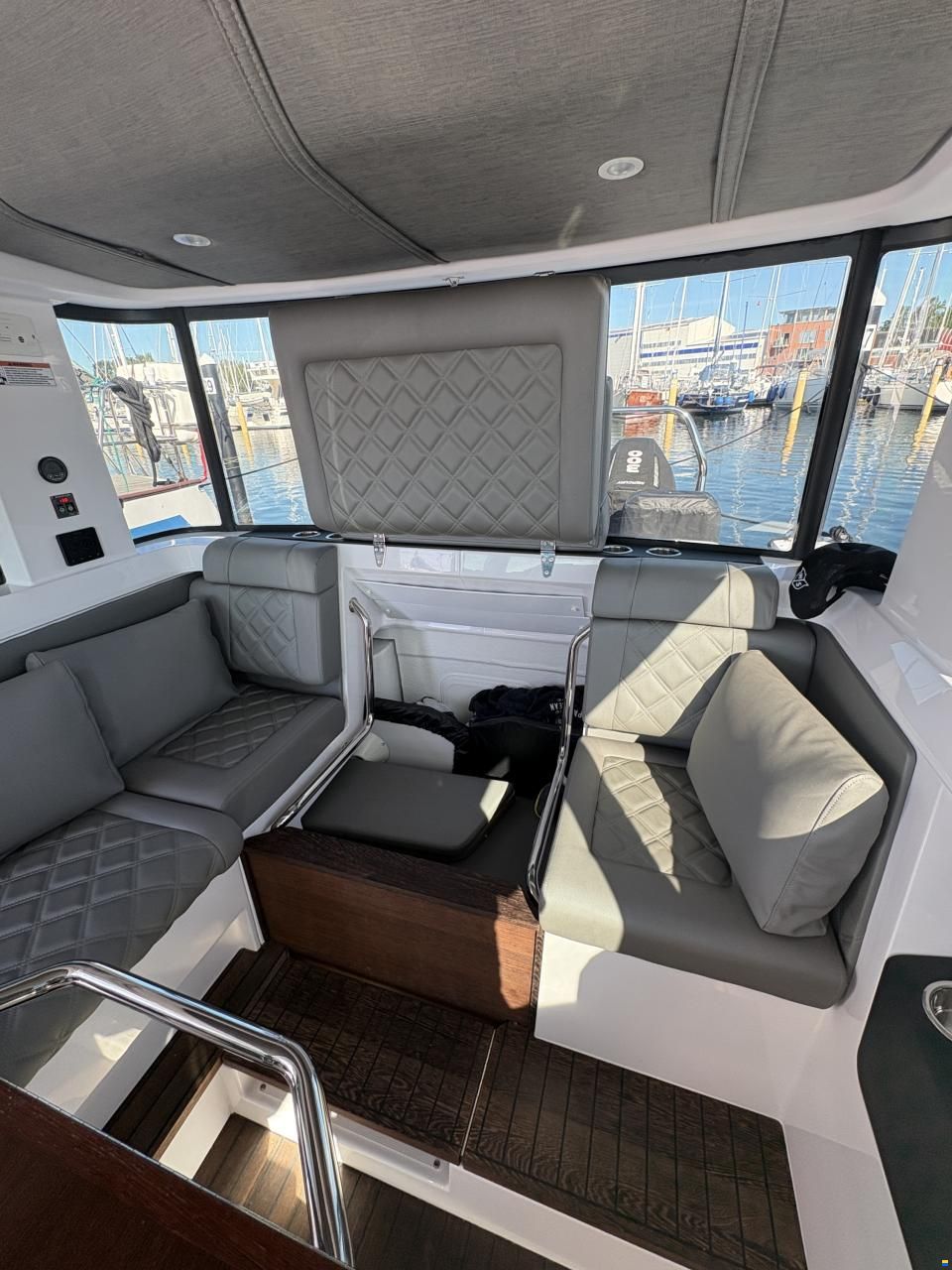 Axopar 37 XC Cross Cabin