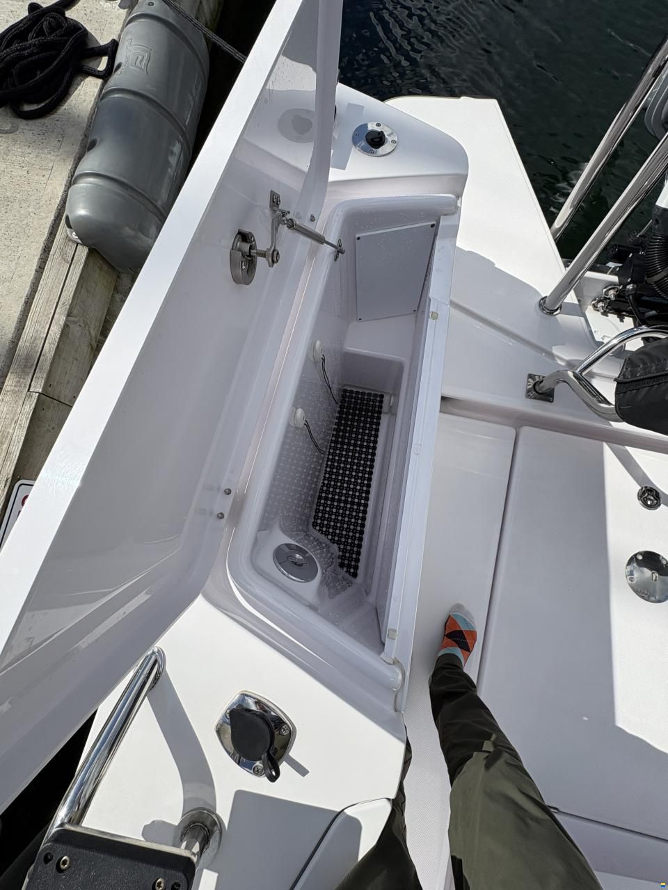 Axopar 37 XC Cross Cabin