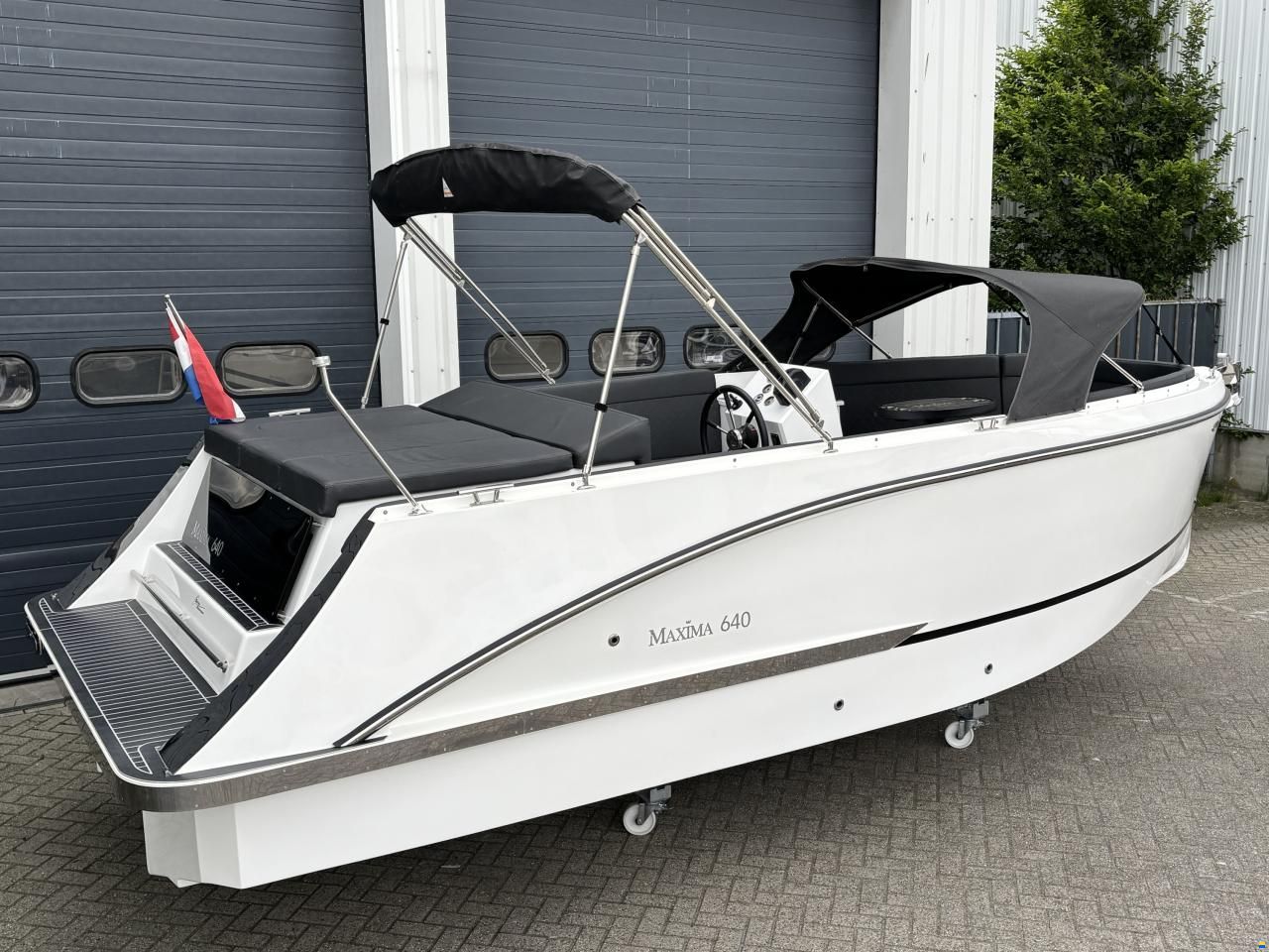 Maxima 640 Tender