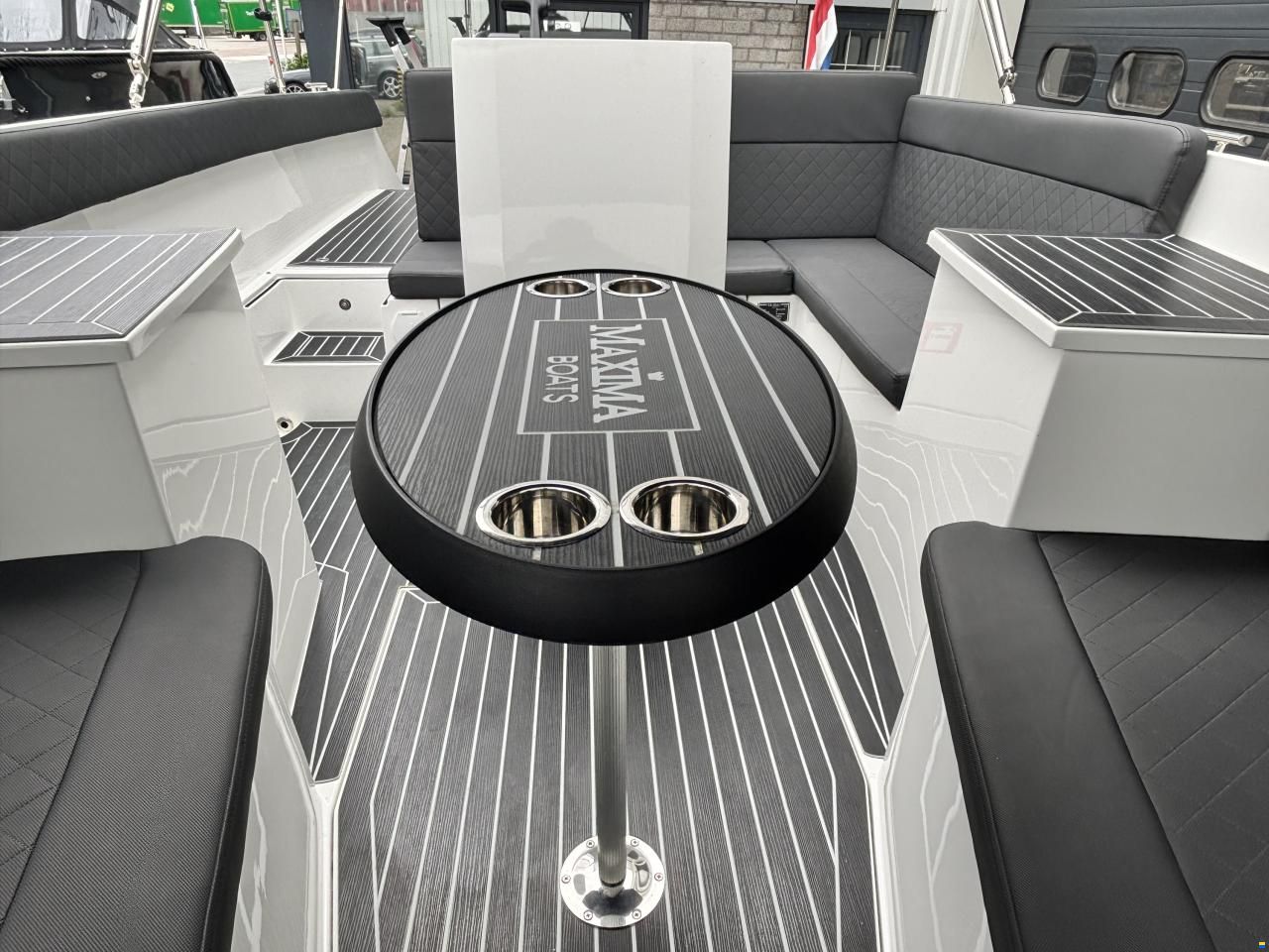 Maxima 640 Tender