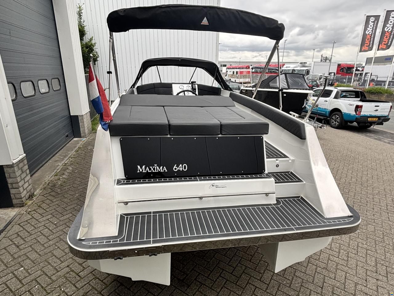 Maxima 640 Tender
