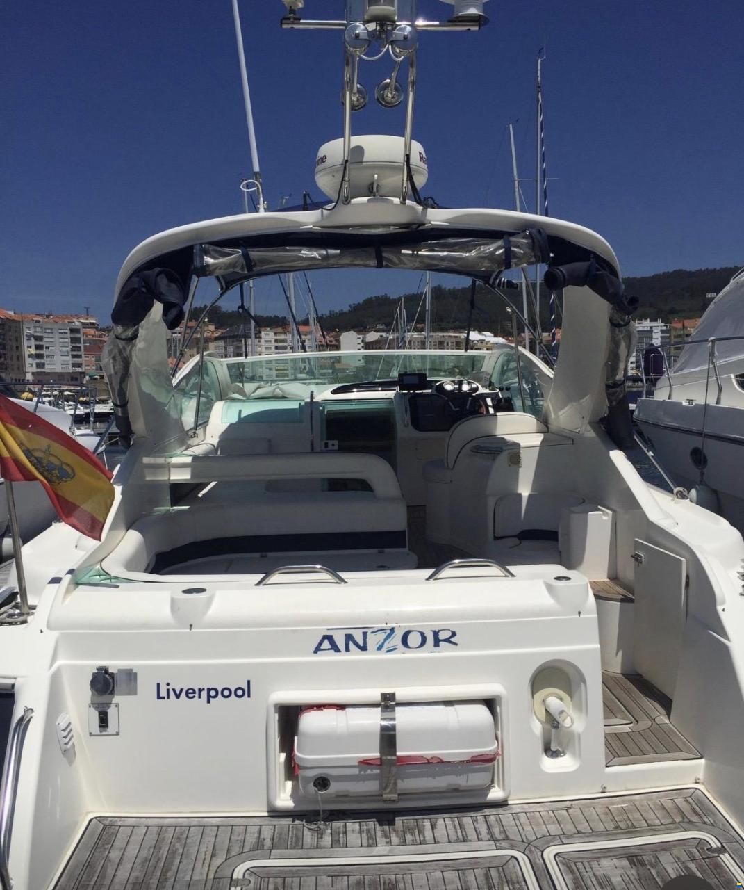 Fairline Targa 34 con atraque Sanxenxo