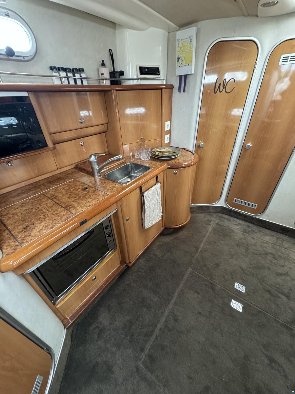 Sealine S37