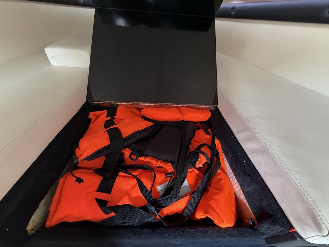 Wellcraft Scarab Exel 28