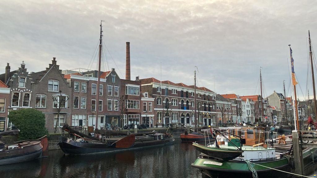Zeilend woonschip Woonschip met vaste li