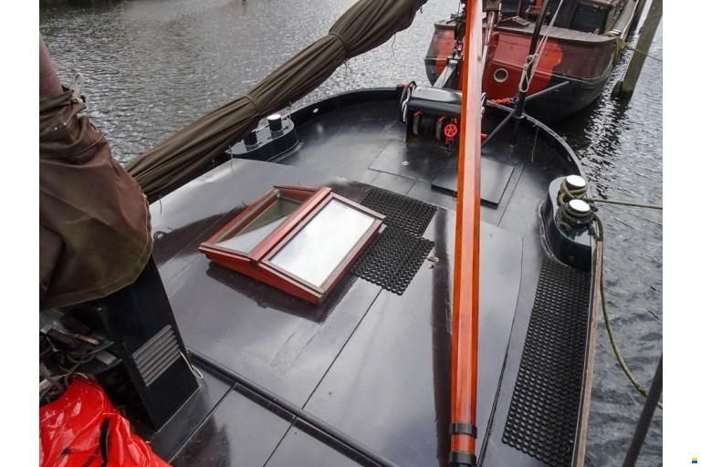 Zeilend woonschip Woonschip met vaste li